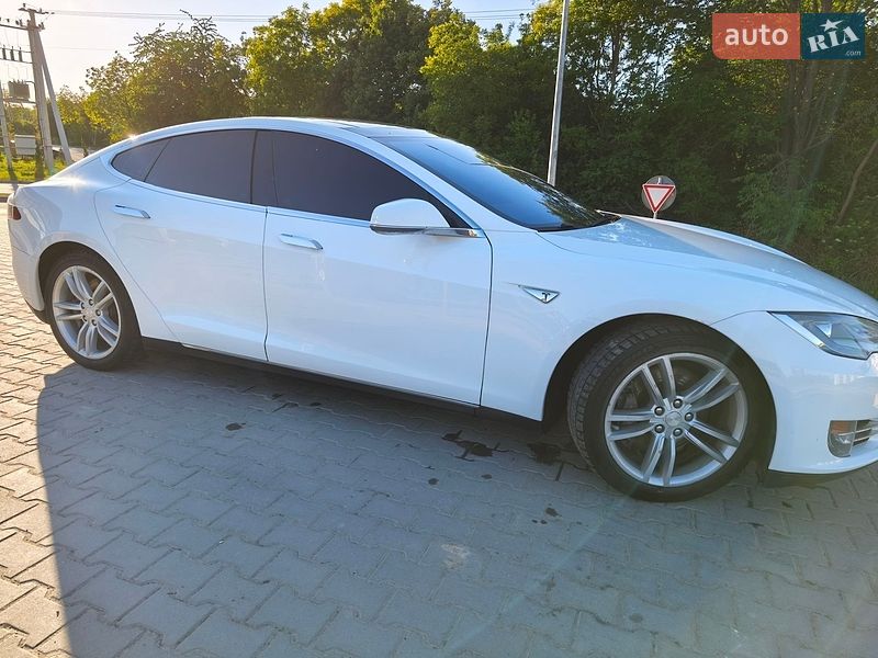 Ліфтбек Tesla Model S 2014 в Львові