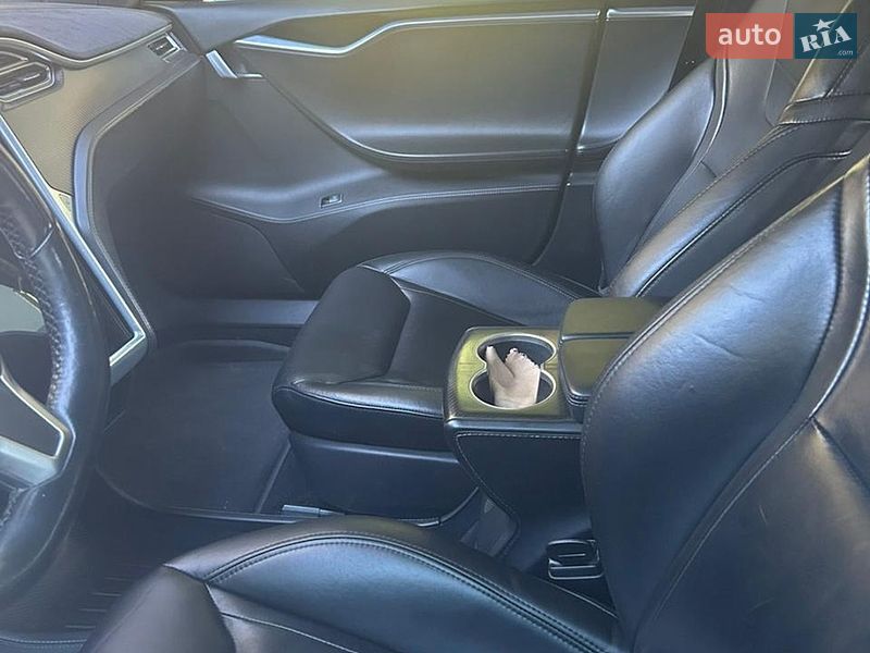 Ліфтбек Tesla Model S 2016 в Львові