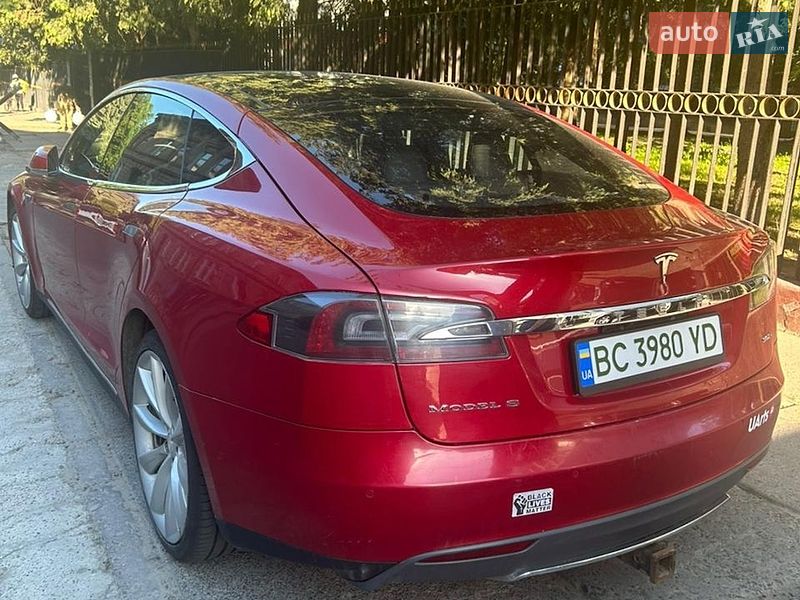 Ліфтбек Tesla Model S 2016 в Львові