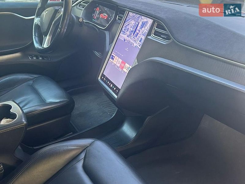 Ліфтбек Tesla Model S 2016 в Львові