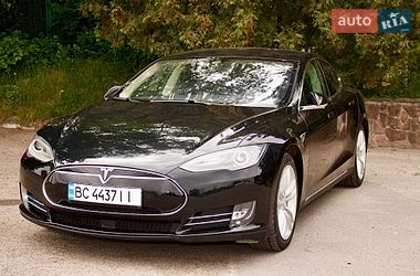 Лифтбек Tesla Model S 2015 в Львове