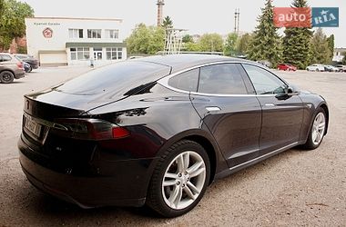 Ліфтбек Tesla Model S 2015 в Львові