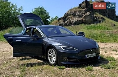 Ліфтбек Tesla Model S 2017 в Києві