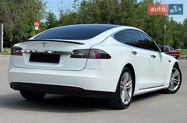 Ліфтбек Tesla Model S 2014 в Дніпрі