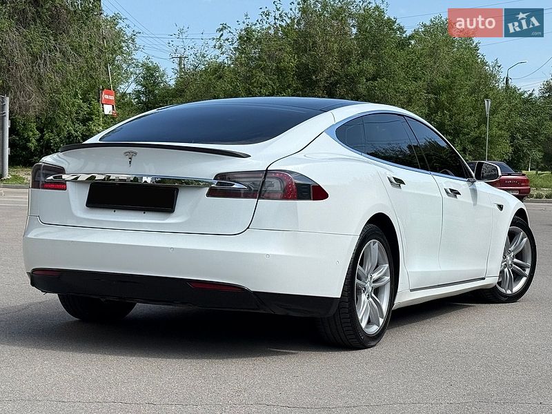 Ліфтбек Tesla Model S 2014 в Дніпрі