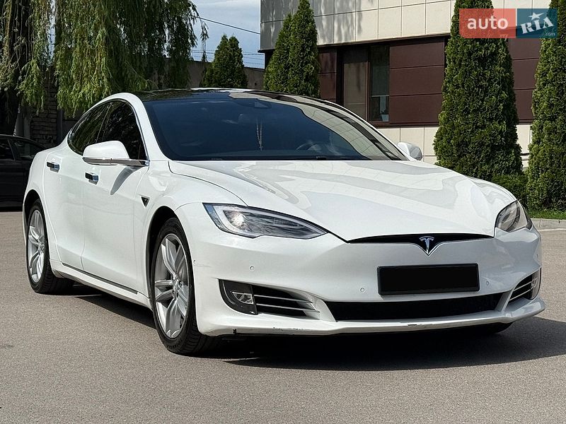 Ліфтбек Tesla Model S 2014 в Дніпрі