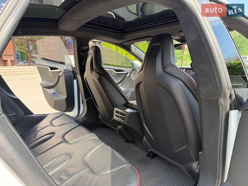 Ліфтбек Tesla Model S 2014 в Дніпрі