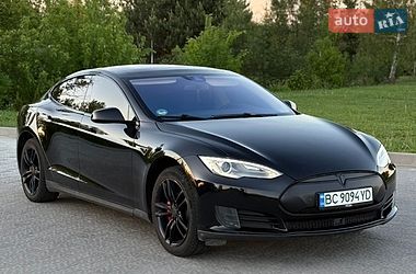 Лифтбек Tesla Model S 2015 в Шептицькому
