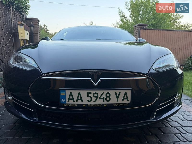 Ліфтбек Tesla Model S 2015 в Києві