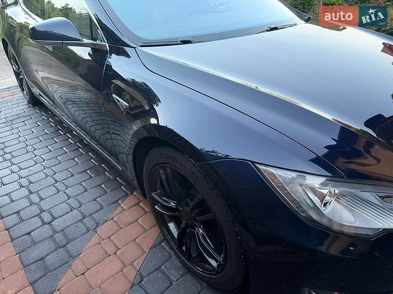 Ліфтбек Tesla Model S 2015 в Києві