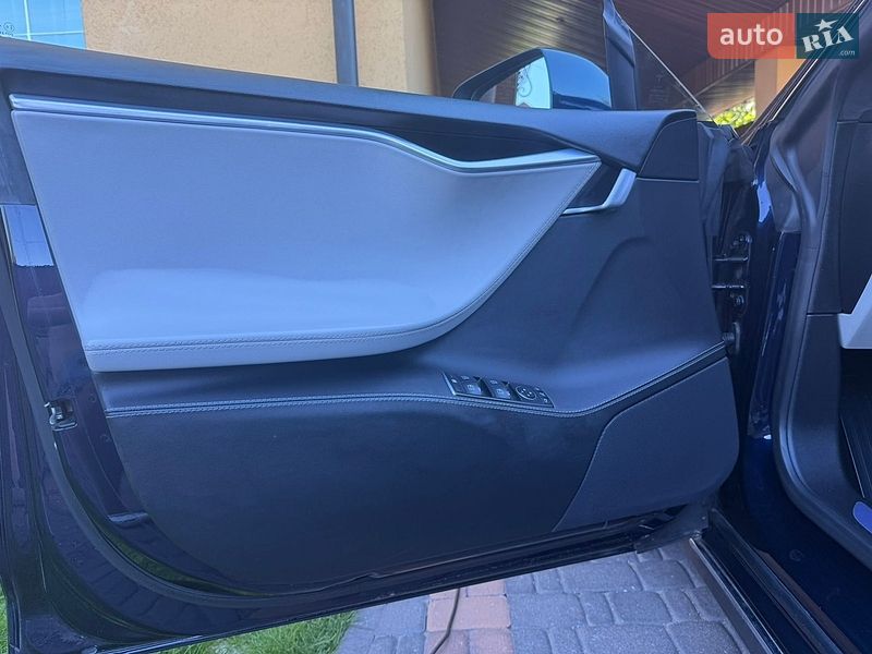 Ліфтбек Tesla Model S 2015 в Києві
