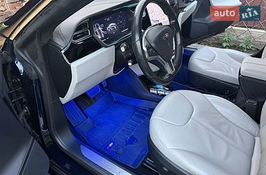 Ліфтбек Tesla Model S 2015 в Києві
