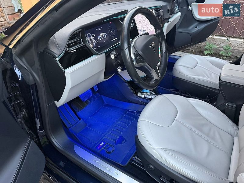 Ліфтбек Tesla Model S 2015 в Києві