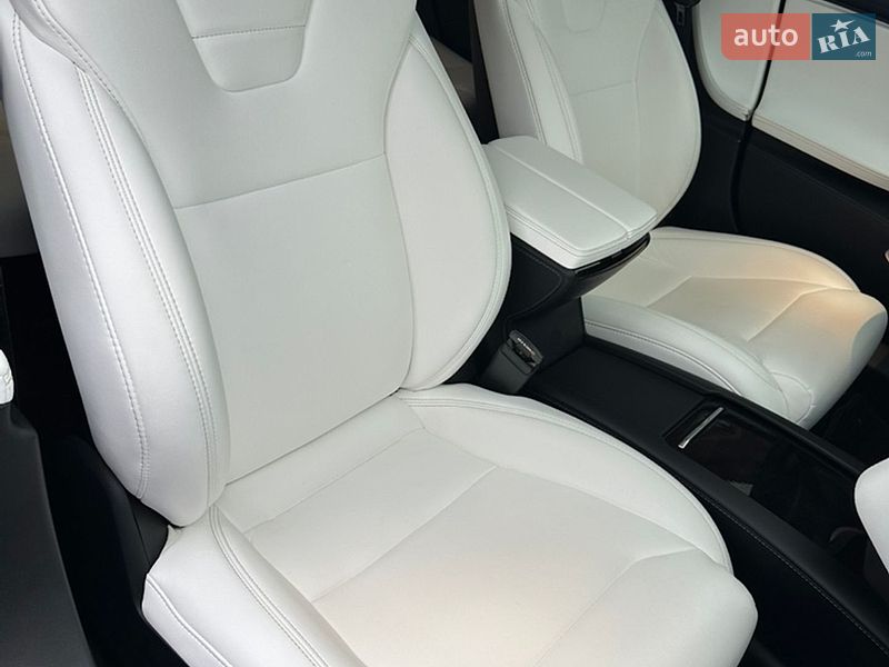 Лифтбек Tesla Model S 2017 в Кривом Роге