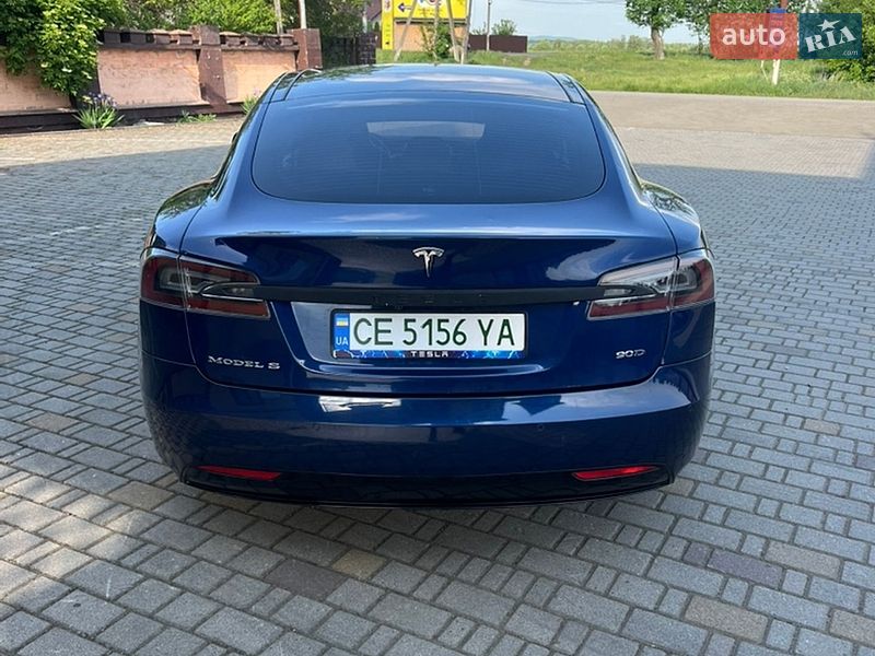 Ліфтбек Tesla Model S 2016 в Чернівцях