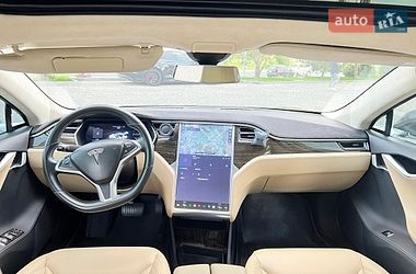 Ліфтбек Tesla Model S 2015 в Львові