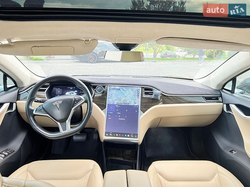 Ліфтбек Tesla Model S 2015 в Львові