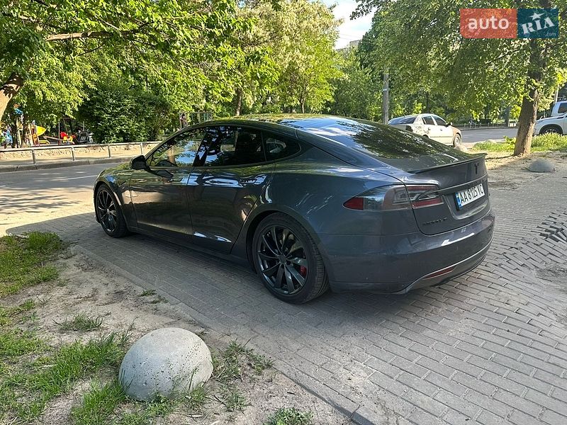 Ліфтбек Tesla Model S 2014 в Києві