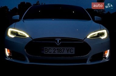 Ліфтбек Tesla Model S 2014 в Львові