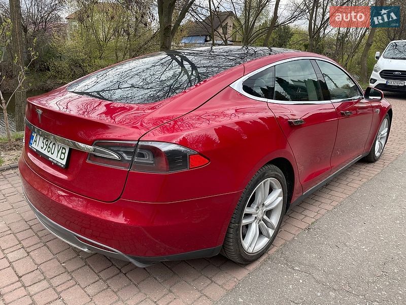 Лифтбек Tesla Model S 2014 в Киеве