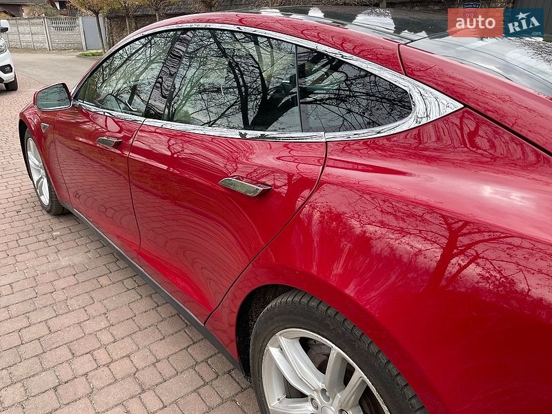 Лифтбек Tesla Model S 2014 в Киеве