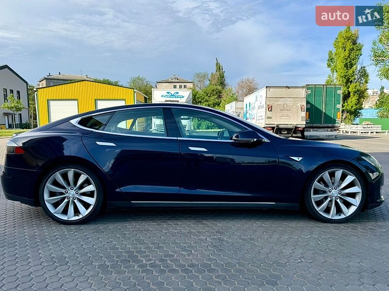 Лифтбек Tesla Model S 2014 в Одессе