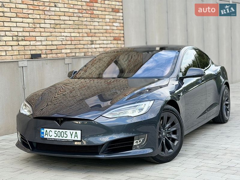 Лифтбек Tesla Model S 2017 в Луцке