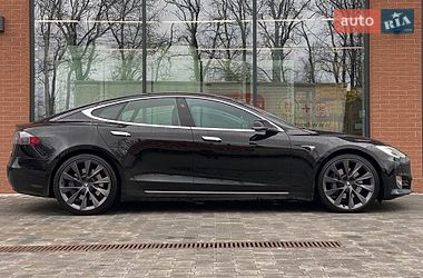 Ліфтбек Tesla Model S 2019 в Києві