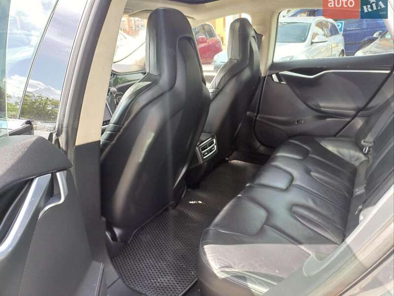 Лифтбек Tesla Model S 2015 в Одессе