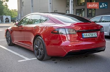 Лифтбек Tesla Model S 2022 в Киеве