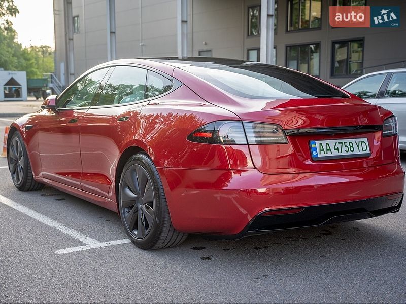 Лифтбек Tesla Model S 2022 в Киеве