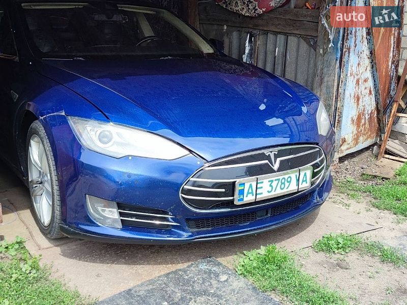 Лифтбек Tesla Model S 2016 в Кривом Роге
