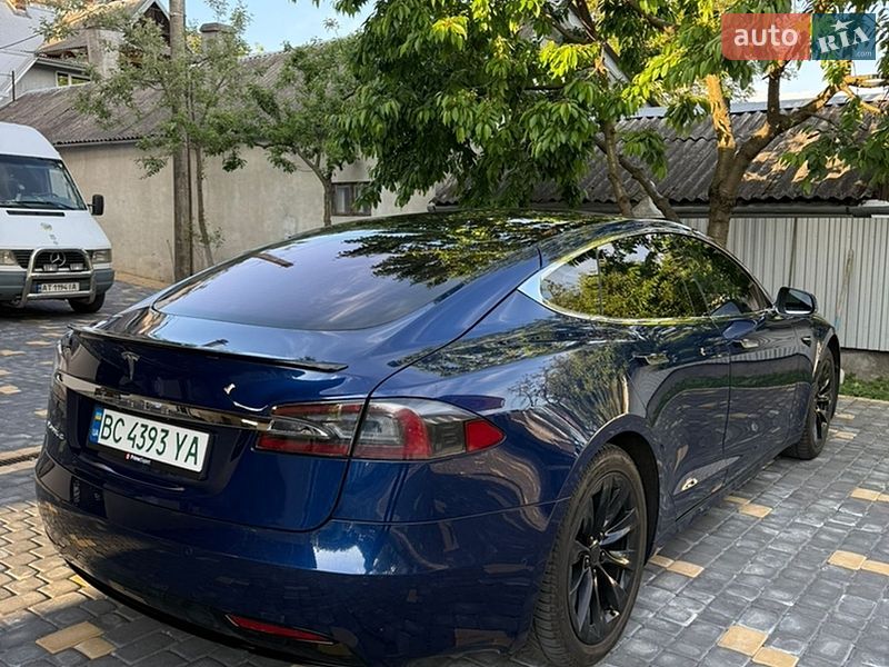 Ліфтбек Tesla Model S 2017 в Коломиї
