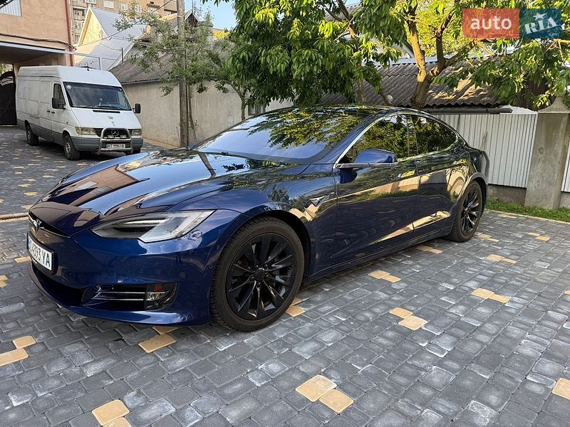 Ліфтбек Tesla Model S 2017 в Коломиї
