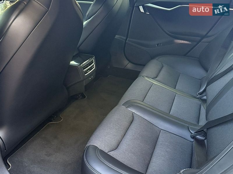 Ліфтбек Tesla Model S 2017 в Коломиї