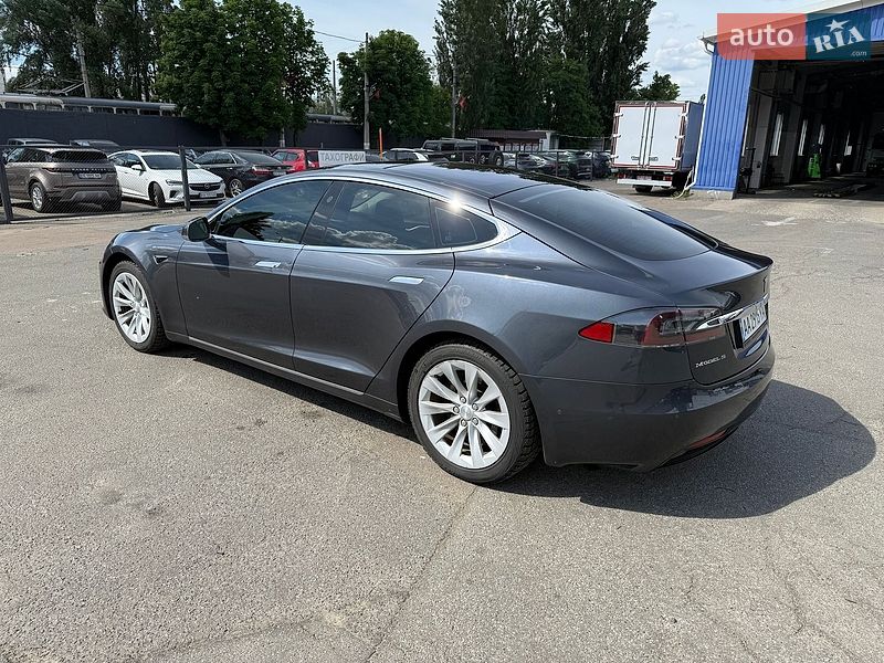 Лифтбек Tesla Model S 2016 в Киеве