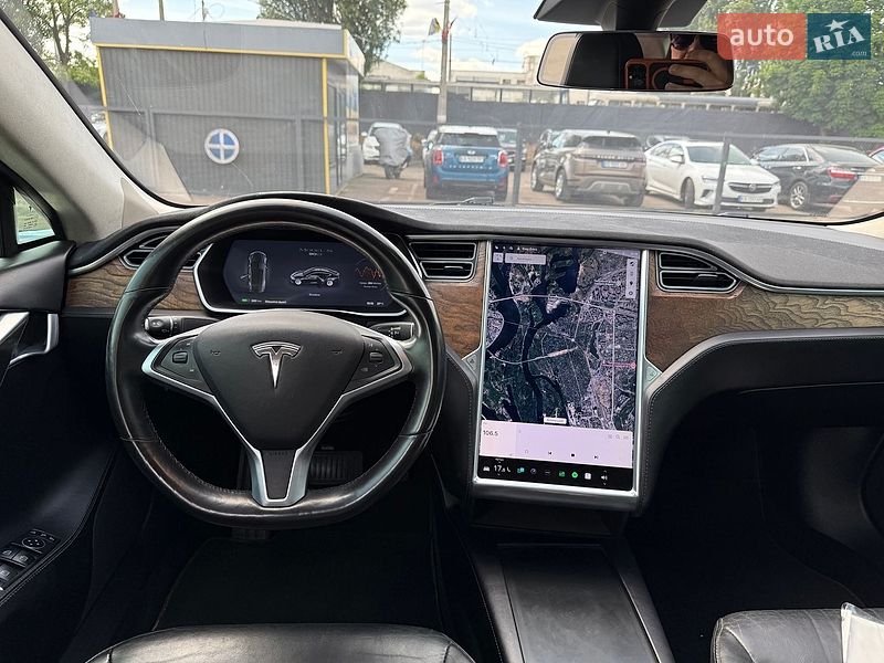 Лифтбек Tesla Model S 2016 в Киеве
