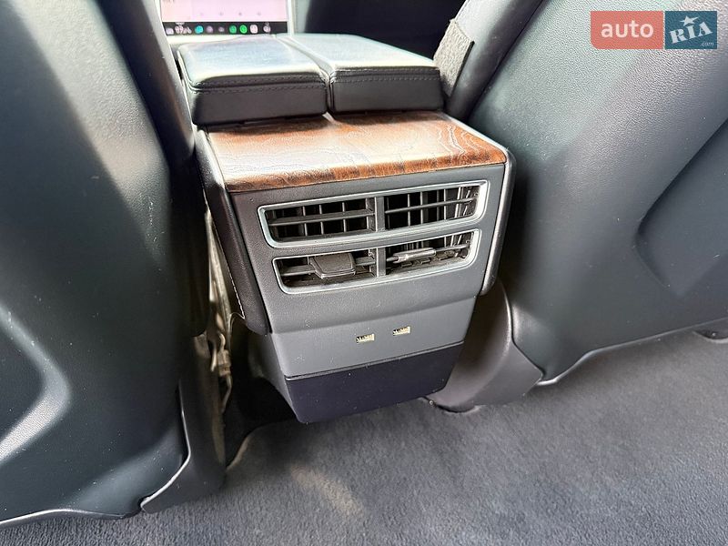 Лифтбек Tesla Model S 2016 в Киеве