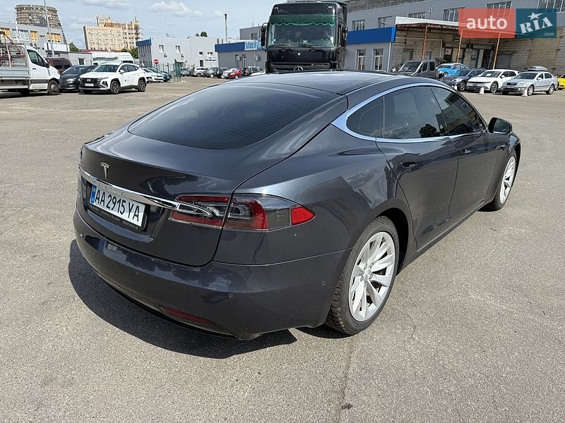 Лифтбек Tesla Model S 2016 в Киеве