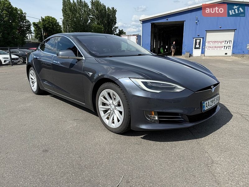 Лифтбек Tesla Model S 2016 в Киеве