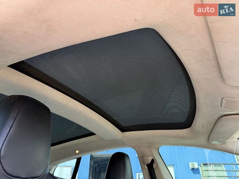 Лифтбек Tesla Model S 2016 в Киеве