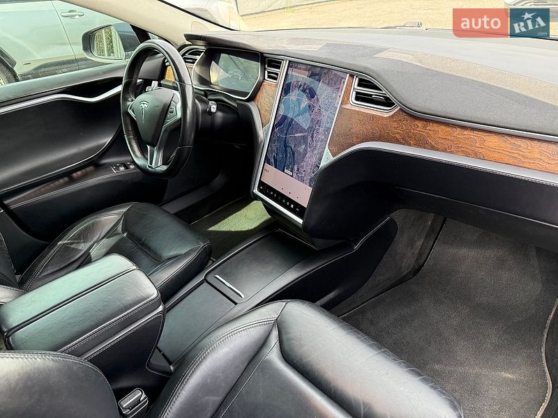 Лифтбек Tesla Model S 2016 в Киеве