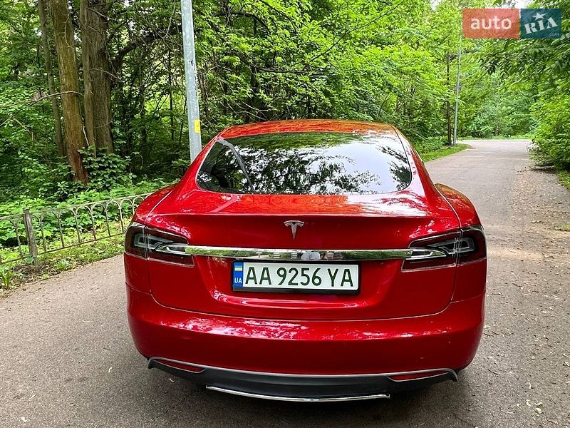 Ліфтбек Tesla Model S 2014 в Києві