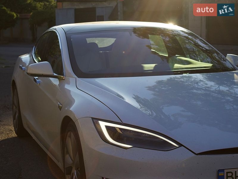 Лифтбек Tesla Model S 2020 в Одессе