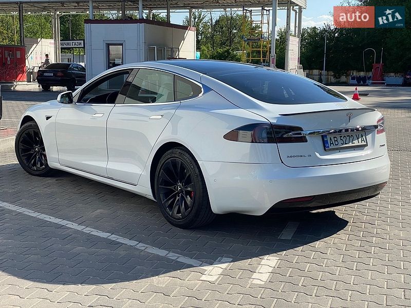 Ліфтбек Tesla Model S 2018 в Вінниці