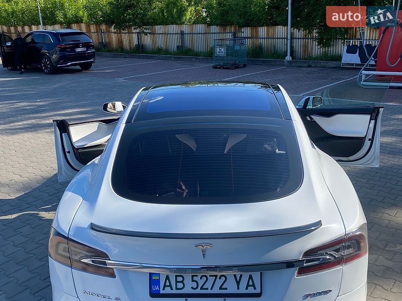Ліфтбек Tesla Model S 2018 в Вінниці