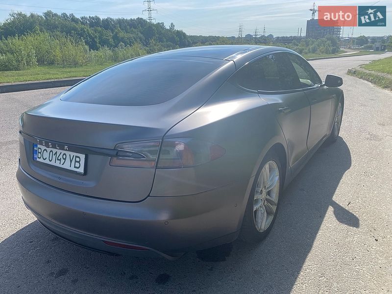 Ліфтбек Tesla Model S 2015 в Львові