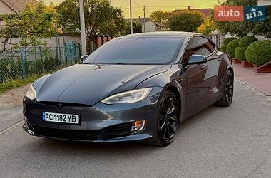 Лифтбек Tesla Model S 2017 в Дубно