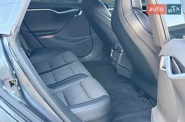 Лифтбек Tesla Model S 2017 в Дубно