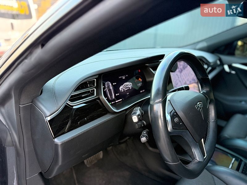 Лифтбек Tesla Model S 2017 в Дубно